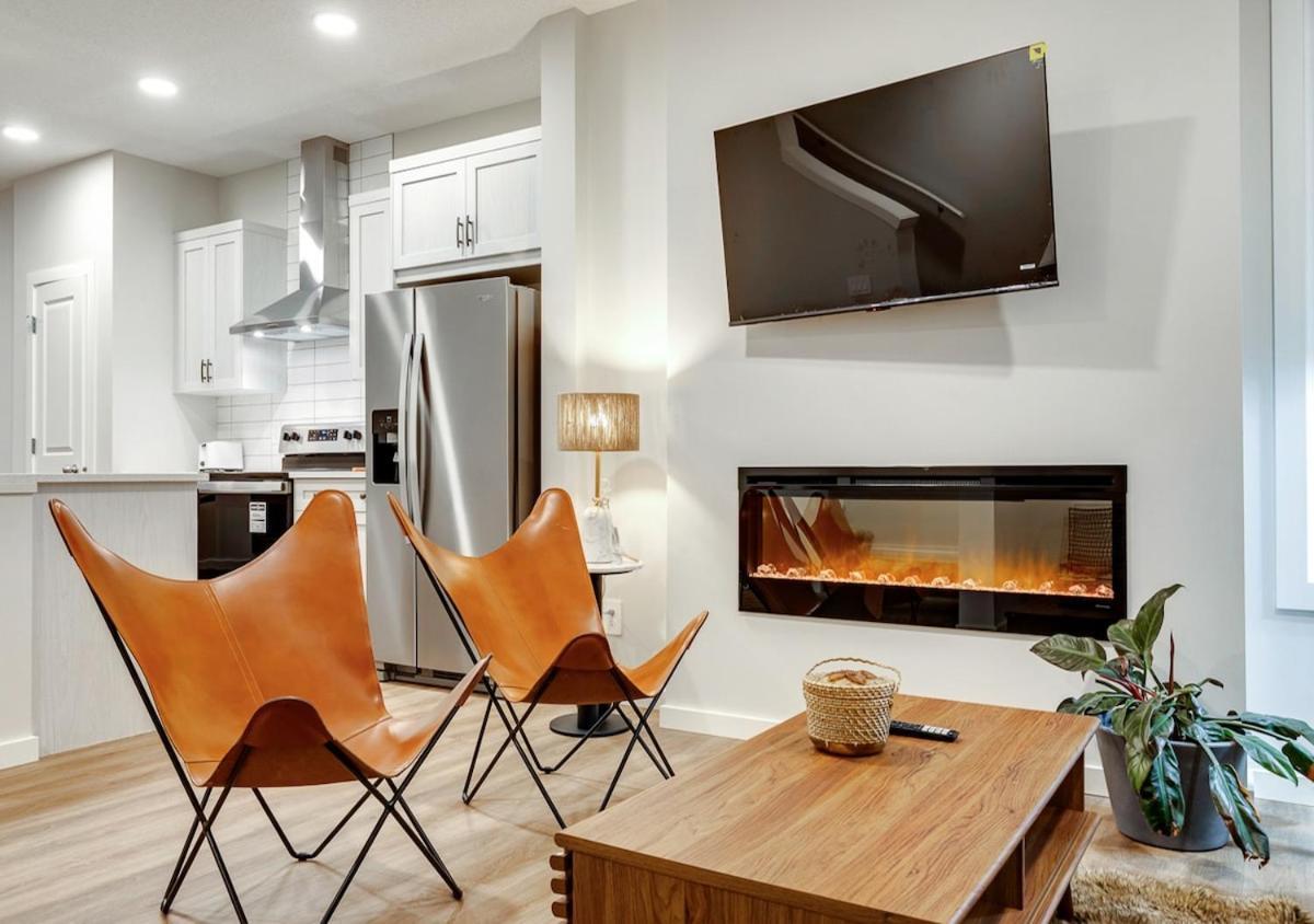 Neutral Living 6beds 4bedrooms And Bonus Free Parking *