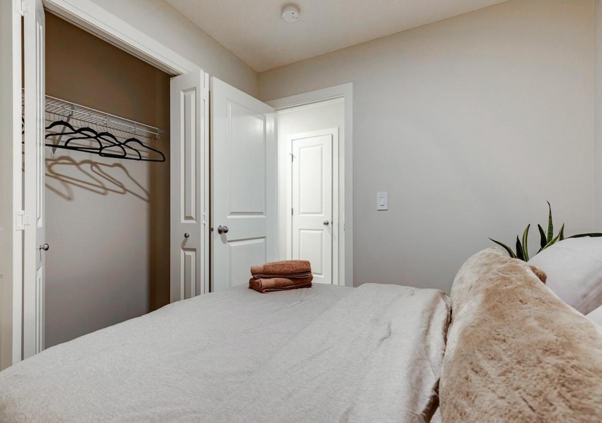Neutral Living 6beds 4bedrooms And Bonus Free Parking Holiday home *