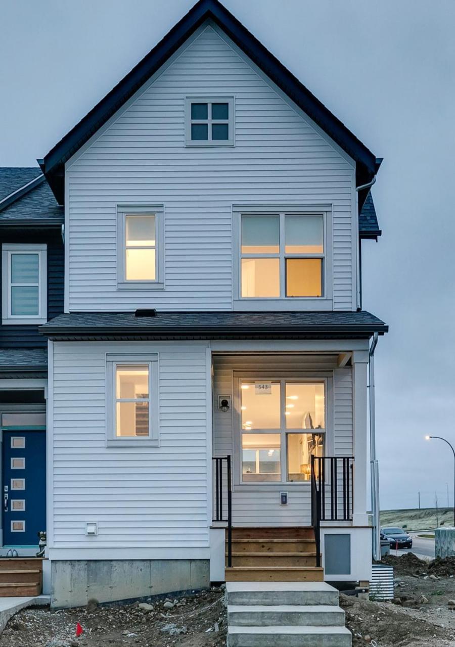Neutral Living 6beds 4bedrooms And Bonus Free Parking * Calgary